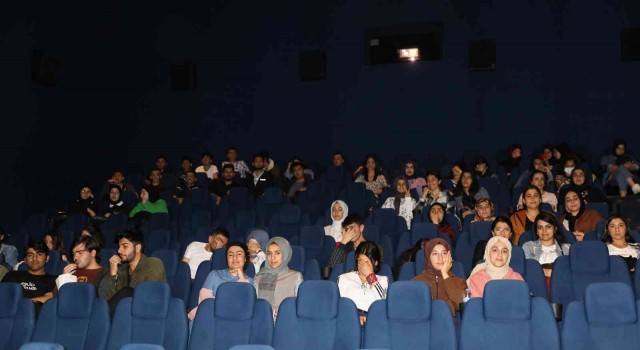 Bismilli 100 öğrenci sinema keyfi yaşadı