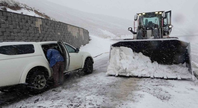 Bitlisteki kar yağışı Nemrut yolunun açılmasına engel oldu