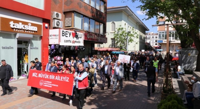 Biz Büyük Bir Aileyiz” sloganıyla farkındalık yürüyüşü