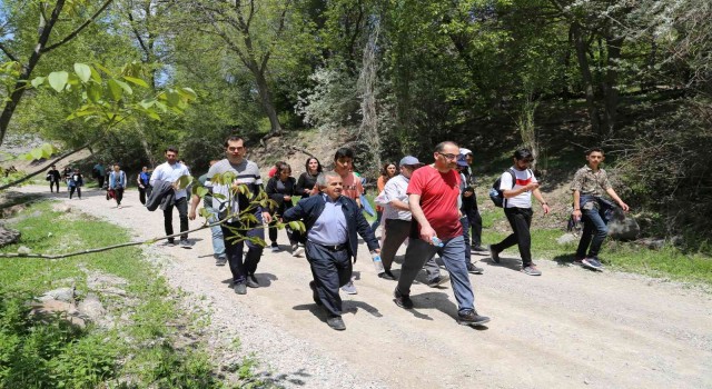 Biz Büyük Bir Aileyiz temalı yürüyüş Koramaz Vadisinde gerçekleştirildi