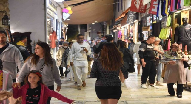Bodrumda sokaklarında bayram yoğunluğu