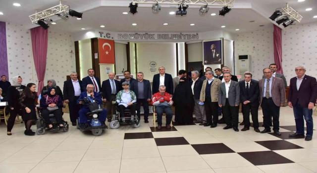 Bozüyükte engelli gençlere asker kınası yakıldı