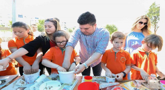 Bucalı çocuklar Başkan Kılıçla “tohum topu” yaptı