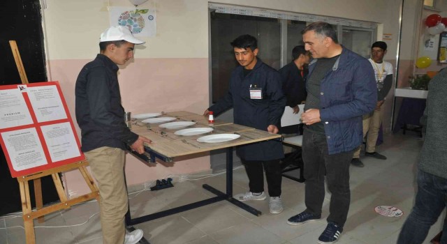 Bulanıkta TÜBİTAK 4006 Bilim Fuarı sergisi