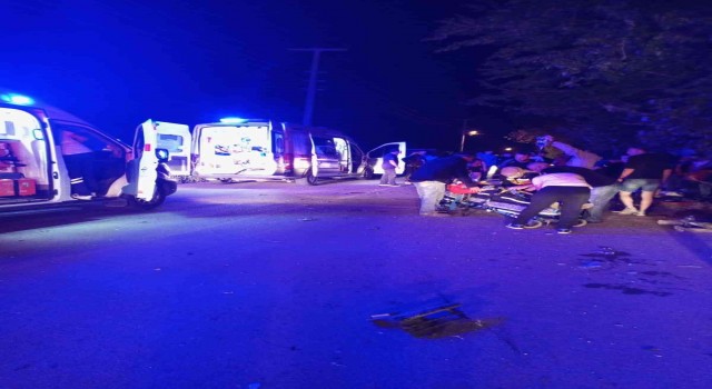 Burhaniyede otomobil takla attı: 4 yaralı