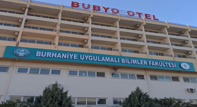 Burhaniyede Üniversiteliler üretmeye devam ediyor