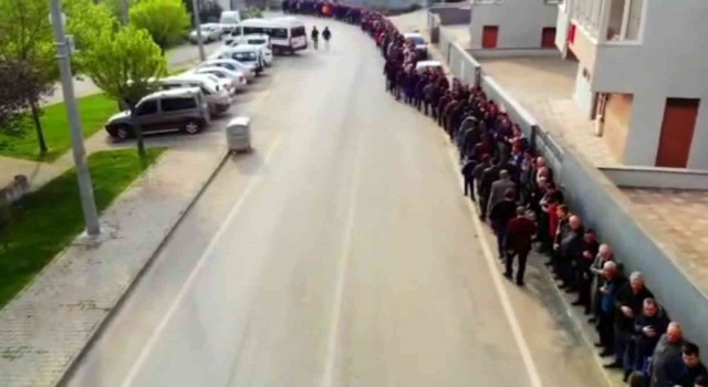 Bursada 1 kilometrelik bayramlaşma kuyruğu