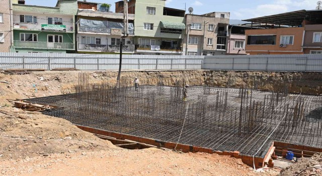 Bursada Altıkurnalar Camii için ilk harç