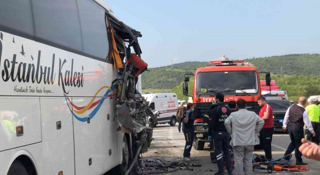 Bursada hafriyat kamyonu yolcu otobüsüne çarptı: 1 ölü 6 yaralı