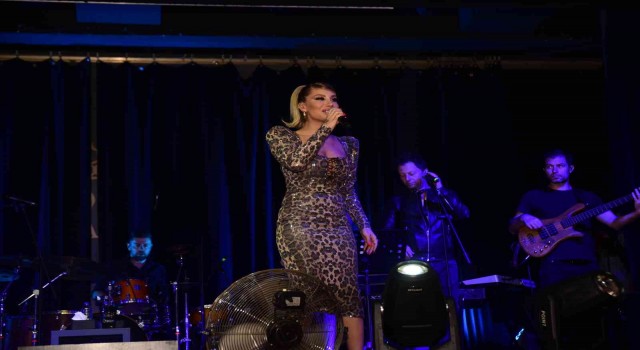 Bursada İrem Derici ile kutlama