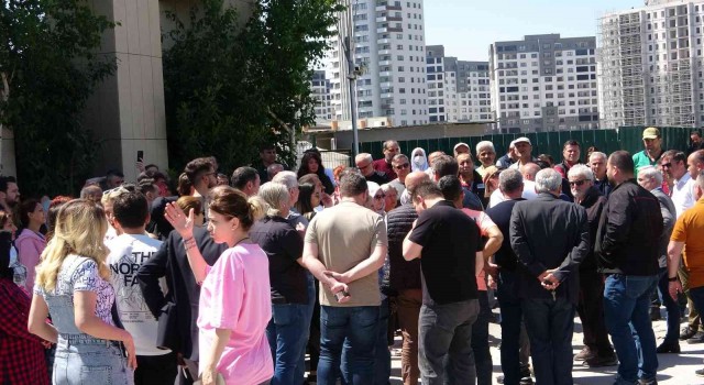 Bursada iş makinelerine direnerek yıkımı engellediler