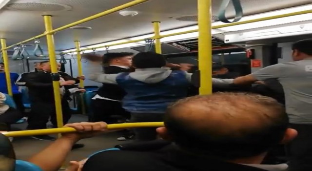 Bursada tekme tokatlı metroda sigara içme kavgası kameralarda
