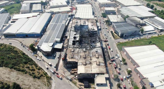 Bursada yalıtım malzemeleri üreten fabrika yangını tamamen söndürüldü