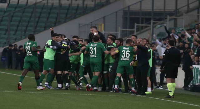 Bursaspor sahasında Ümraniyesporu konuk ediyor