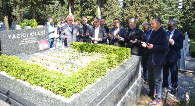 Bursasporun efsane başkanı İbrahim Yazıcı kabri başında anıldı