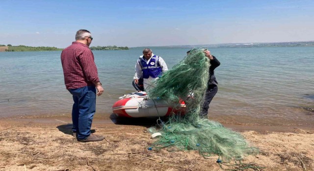 Büyükçekmece Gölünde yasadışı ticari balık avcılarına denetim