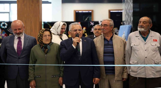 Büyükkılıçtan ulu çınarlar şiirli, şarkılı sergi açılışı