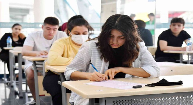Büyükşehirden üniversite adaylarına YKS deneme sınavı desteği