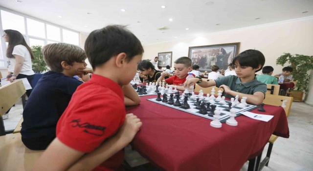 Büyükşehirin kültür merkezleri genç satranççılar yetiştiriyor