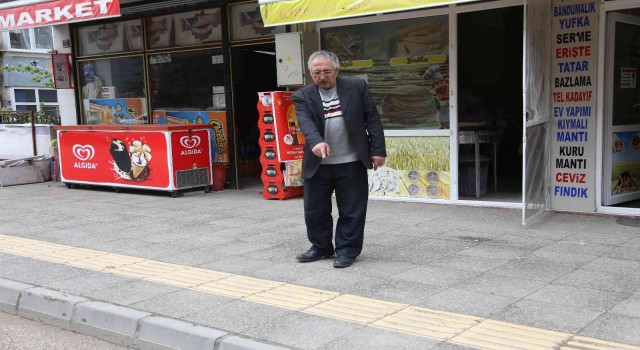 Caddede yürürken fenalaşan 14 yaşındaki çocuk kalbine yenik düştü