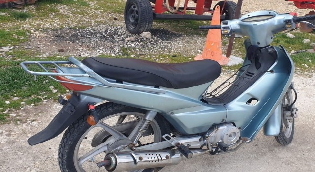 Çaldıkları motosikletlerle yakalandılar