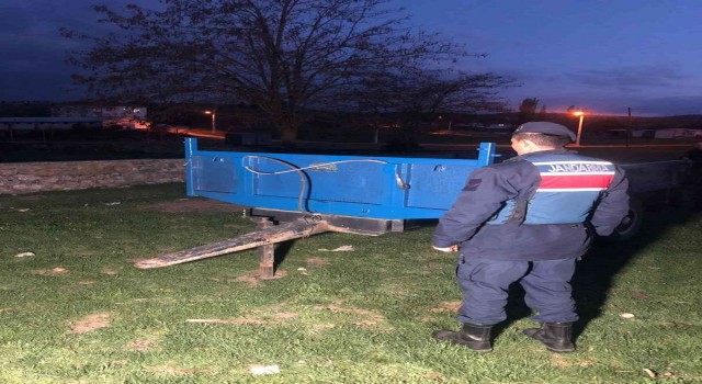 Çalınan römork olay yerinden 50 km uzaklıktaki merada bulundu