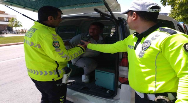 Çalıntı otomobille kaçan üniversiteli 100 kilometre sonra polise yakalandı