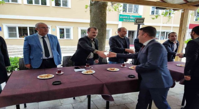 Çamelindeki bayramlaşma töreninde sevinen çocuklar oldu