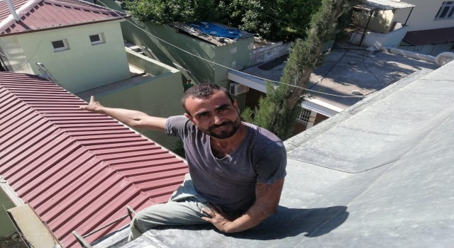 Camiye giren hırsızı mahalle muhtarı yakaladı