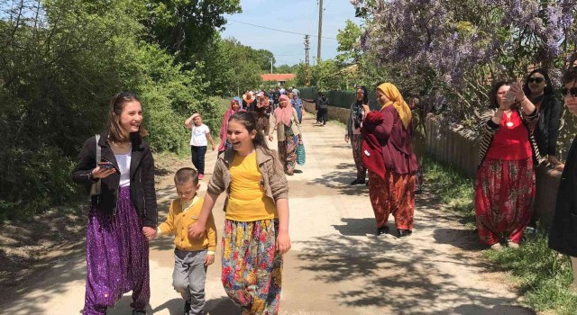 Çanakkalede Aşıklar Sokağında gençler kısmetini aradı