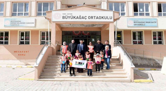 Çatakta minik gönüllüler tohum ekip üyelik kartlarını aldı