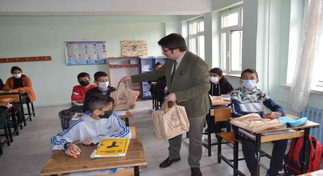 Çemişgezek Kaymakamı öğrencilerle bir araya geldi
