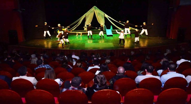 Cephede Piknik oyununun galasında dezavantajlı çocuklardan üstün performans