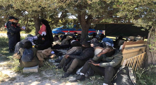 Çeşmede 35 düzensiz göçmen yakalandı