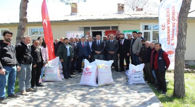 Çıldır ilçesinde Çiftçilere tohum desteği
