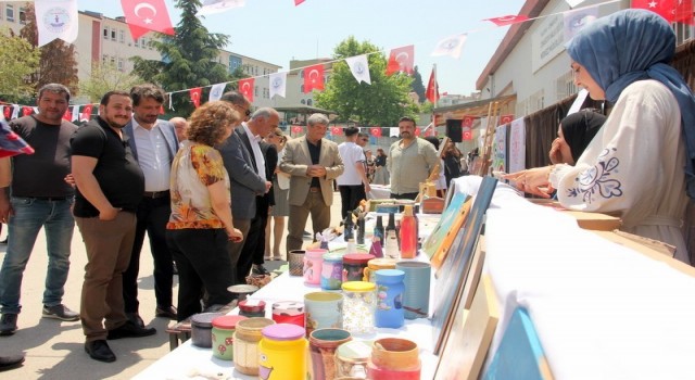 Çınarcıkta geri dönüşüm sergisi açıldı