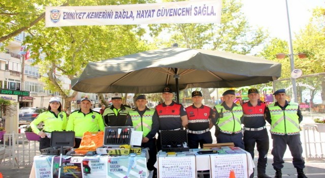 Çınarcıkta Trafik Haftası bilgilendirme standı açıldı