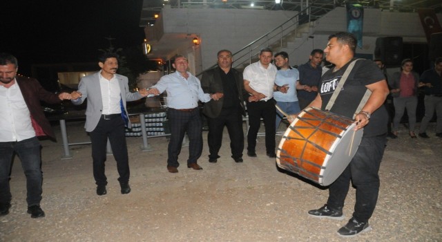 Cizrede sağlık çalışanları halay çekip stres attı