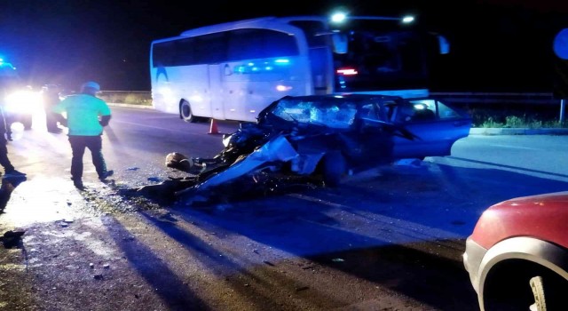 Çorumda yolcu otobüsü otomobille çarpıştı: 6 yaralı