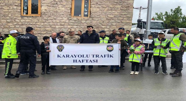 Çukurca da çocuklar trafik polisi oldu