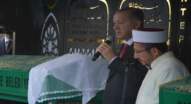 Cumhurbaşkanı Erdoğan, otobüs kazasında ölen gencin cenazesine katıldı