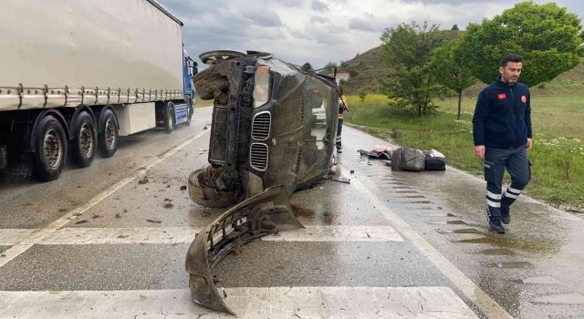 D-100de kontrolden çıkan cip takla attı: 1 ölü, 2 yaralı