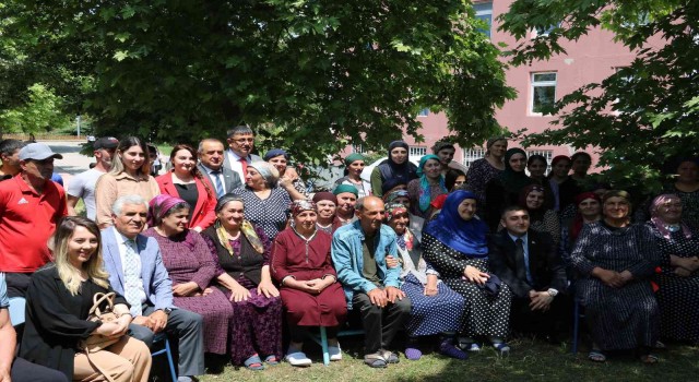 DATÜB heyeti Ukraynadan tahliye edilen Ahıska Türkleri ile Edirnede bir araya geldi