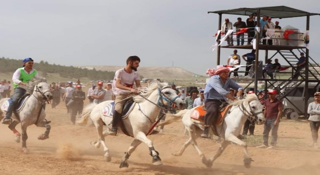 Dazkırı Rahvan At Yarışlarında renkli görüntüler ortaya çıktı