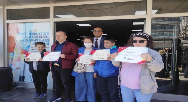 Dezavantajlı bireylerden resim sergisi