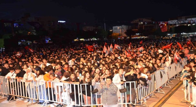Didim Belediyesi 19 Mayısı Grup “Gripin” ile kutladı
