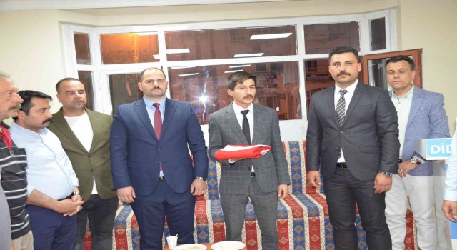 Didim Ülkü Ocaklarında bayrak değişimi