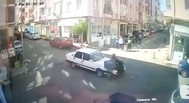 Dikkatsizliğin kazayla sonuçlandığı anlar kamerada
