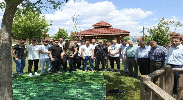 Din görevlileri öğrencileri piknikte buluşturdu
