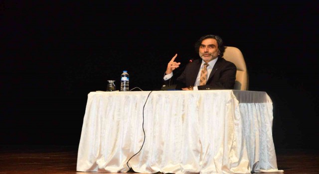 Din İşleri Yüksek Kurulu Üyesi Prof. Dr. Aydemir, Uşakta Z kuşağını anlattı